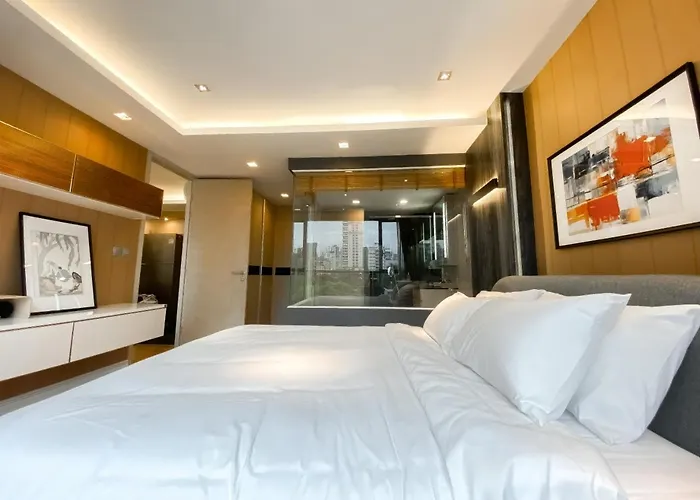 Near Bts - Large 49 Sqm - Pool And Gym Apartment Bangkok